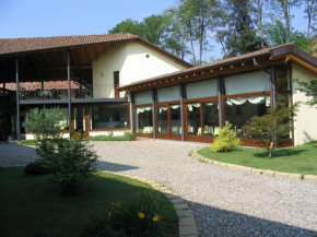 Гостиница Albergo Giardino  Санаццаро Де Бургонди
